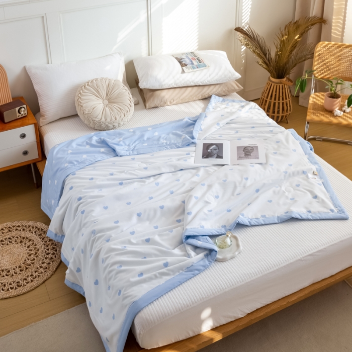 91家纺网 家纺一手货源 找家纺 羋多家纺 2023年新款日式手工包德芙棉磨毛夏被 爱心-蔚蓝