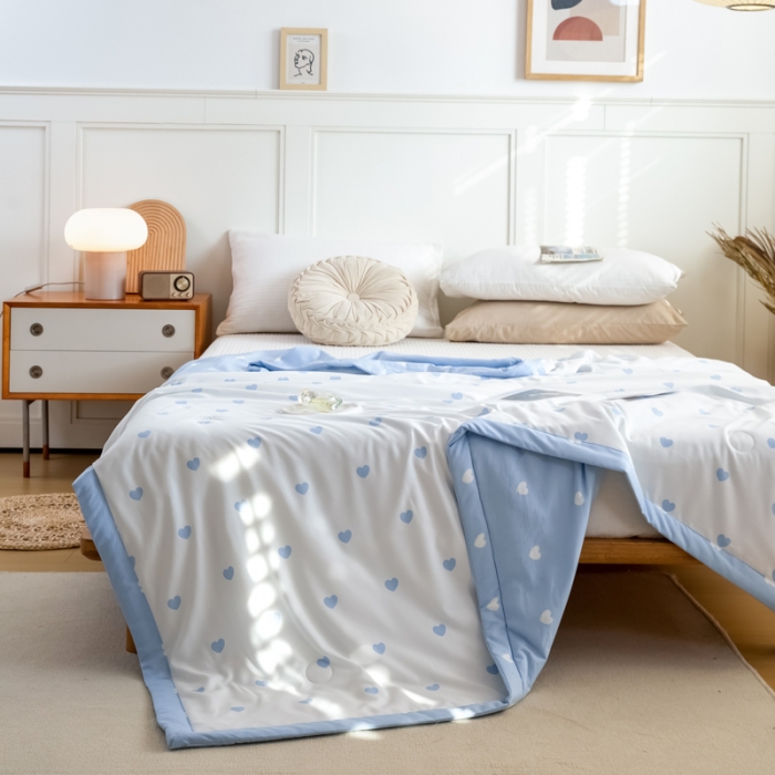 91家纺网 家纺一手货源 找家纺 羋多家纺 2023年新款日式手工包德芙棉磨毛夏被 爱心-蔚蓝