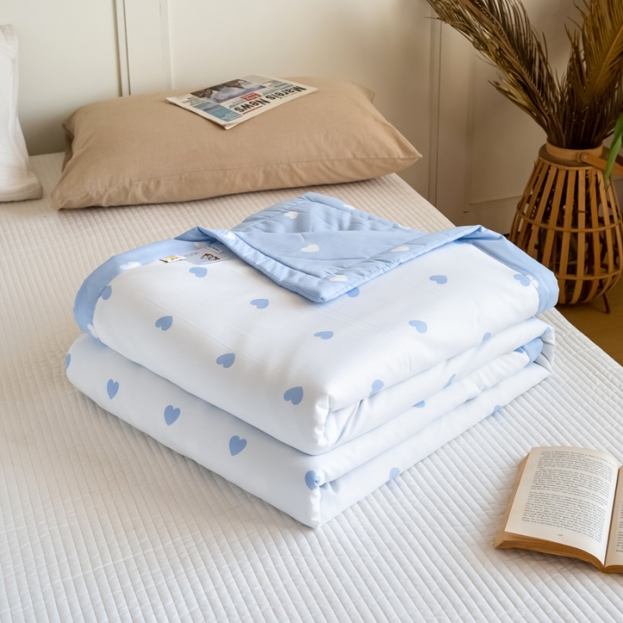 91家纺网 家纺一手货源 找家纺 羋多家纺 2023年新款日式手工包德芙棉磨毛夏被 爱心-蔚蓝