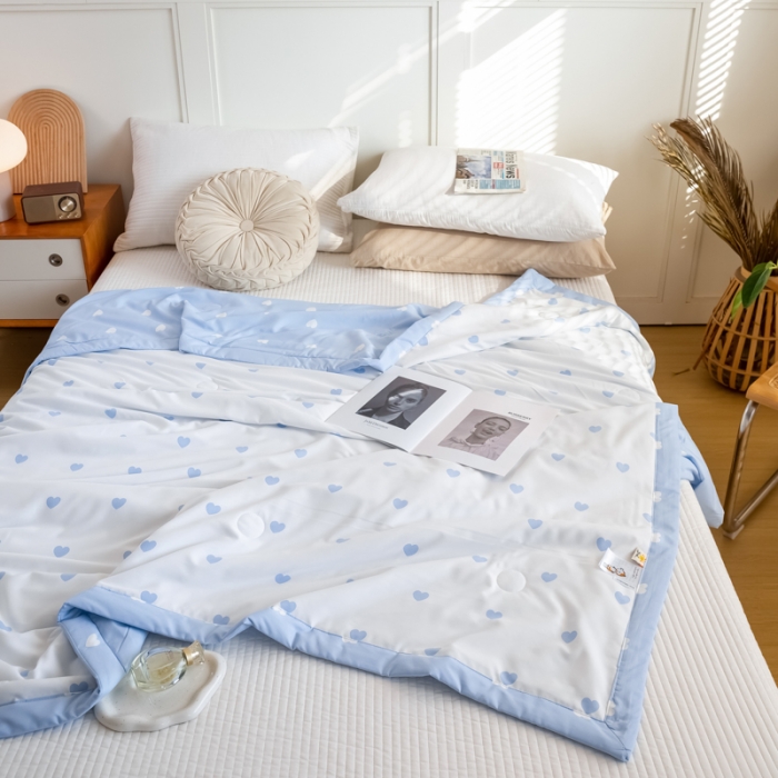 91家纺网 家纺一手货源 找家纺 羋多家纺 2023年新款日式手工包德芙棉磨毛夏被 爱心-蔚蓝
