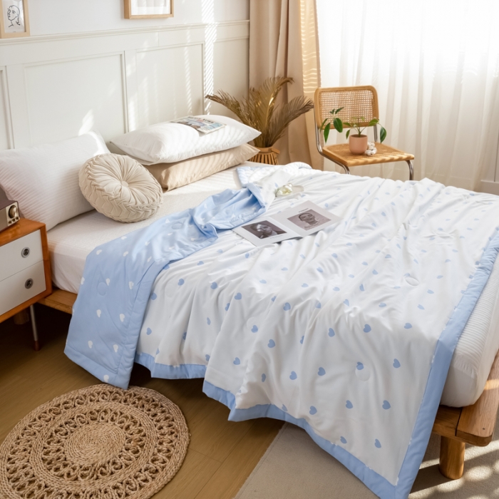 91家纺网 家纺一手货源 找家纺 羋多家纺 2023年新款日式手工包德芙棉磨毛夏被 爱心-蔚蓝