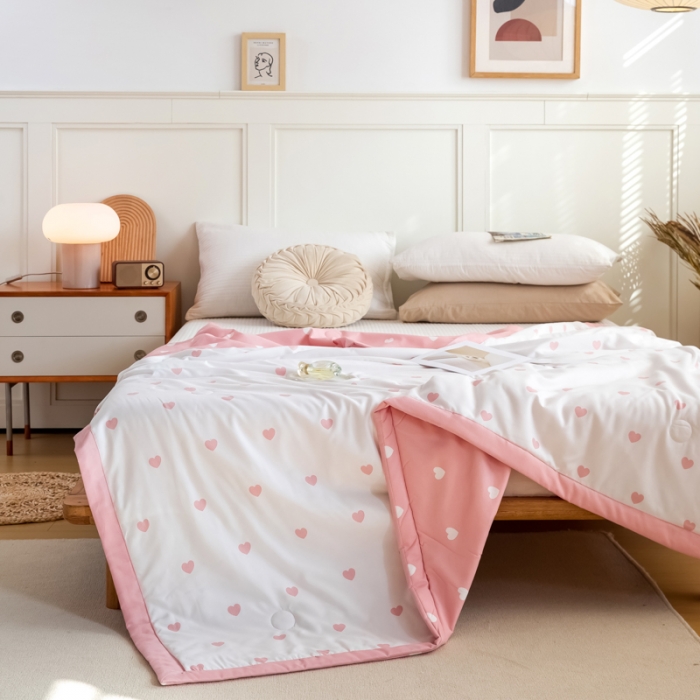 91家纺网 家纺一手货源 找家纺 羋多家纺 2023年新款日式手工包德芙棉磨毛夏被 爱心-樱粉