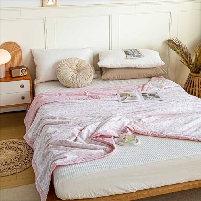 91家纺网 家纺一手货源 找家纺 羋多家纺 2023年新款日式手工包德芙棉磨毛夏被 繁花-粉