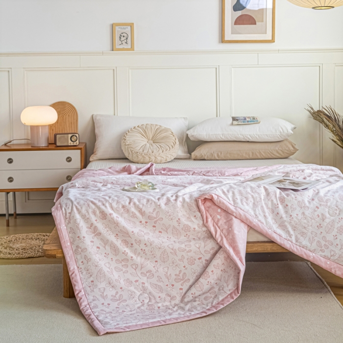 91家纺网 家纺一手货源 找家纺 羋多家纺 2023年新款日式手工包德芙棉磨毛夏被 繁花-粉