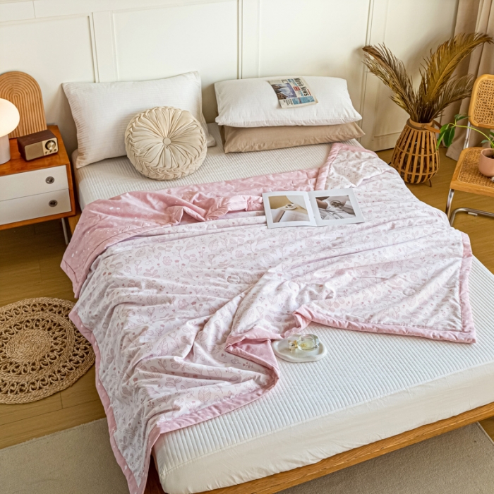 91家纺网 家纺一手货源 找家纺 羋多家纺 2023年新款日式手工包德芙棉磨毛夏被 繁花-粉