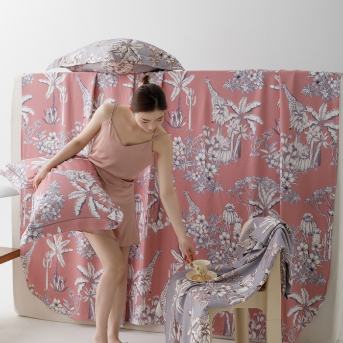 91家纺网 家纺一手货源 找家纺 榻尚 2023新款竹纤维印花夏凉席三件套 丛林 粉