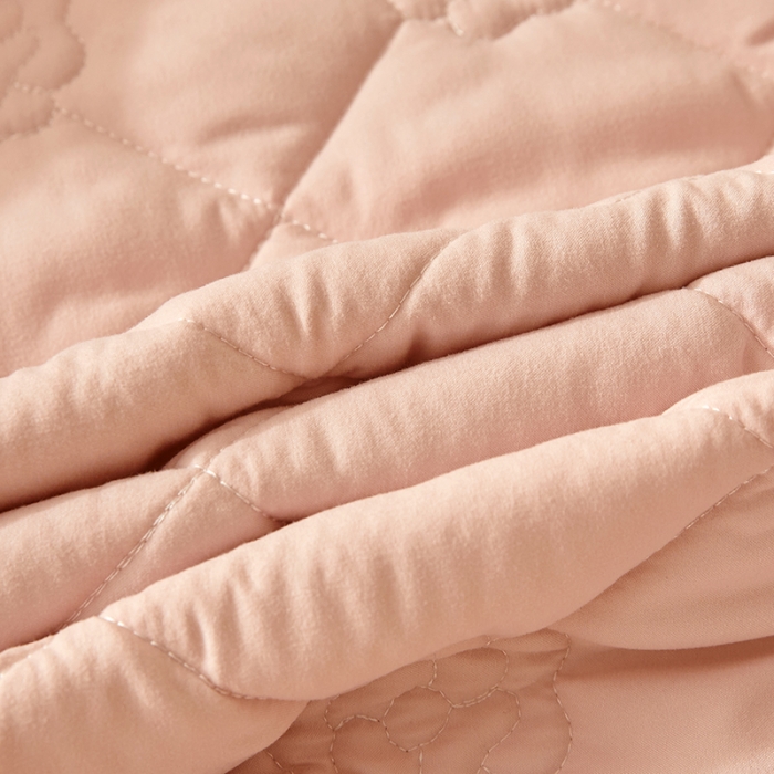 91家纺网 家纺一手货源 找家纺 给笠 直播供货爆款2024新款纯色原棉玉米纤维夹棉床笠 花朵-淡粉