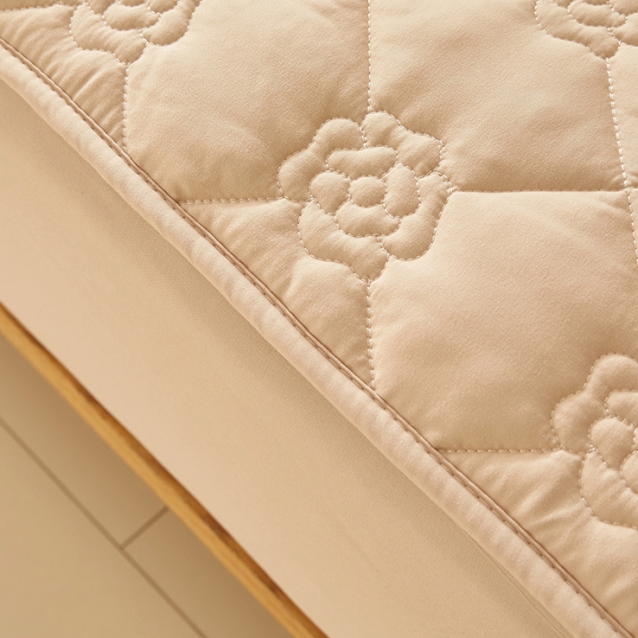 91家纺网 家纺一手货源 找家纺 给笠 直播供货爆款2024新款纯色原棉玉米纤维夹棉床笠 花朵-卡其