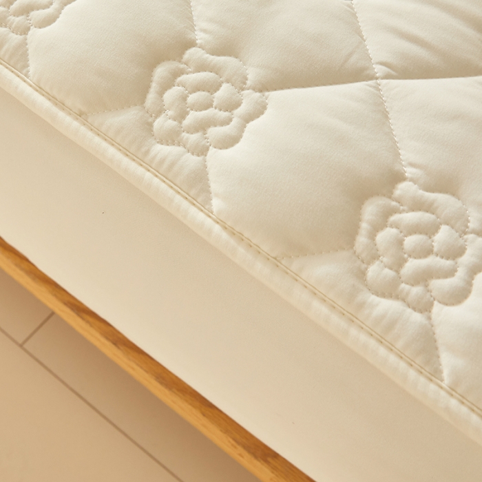 91家纺网 家纺一手货源 找家纺 给笠 直播供货爆款2024新款纯色原棉玉米纤维夹棉床笠 花朵-米白