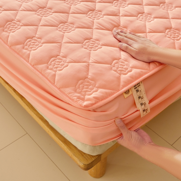 91家纺网 家纺一手货源 找家纺 给笠 直播供货爆款2024新款纯色原棉玉米纤维夹棉床笠 花朵-嫩粉