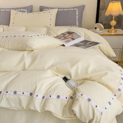 91家纺网 家纺一手货源 找家纺 二八年华 2023年新款磨毛压花泡泡玫瑰四件套 奶油黄