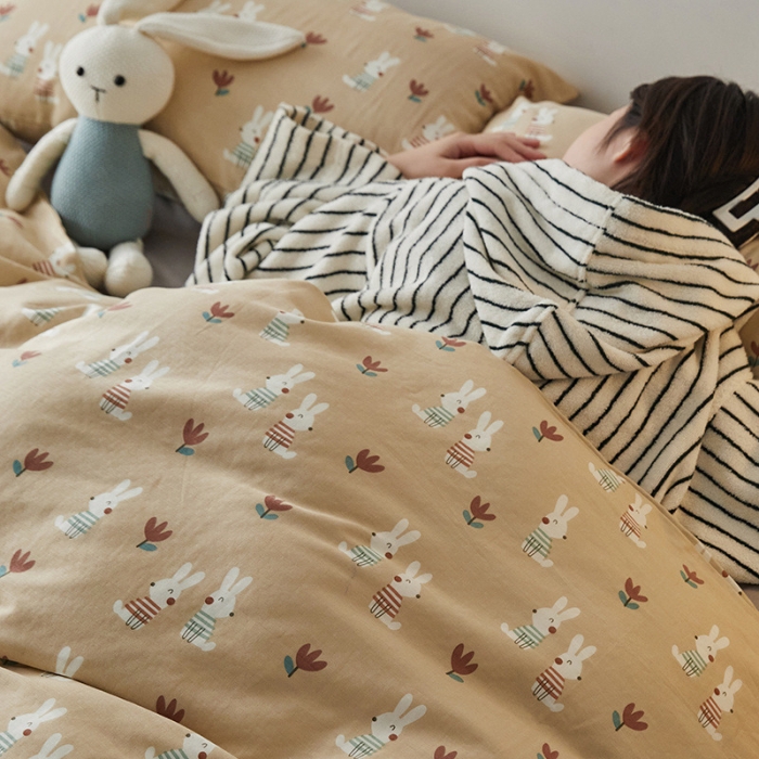 91家纺网 家纺一手货源 找家纺 荣轩家居 2023新款A类全棉双层纱印花四件套 小兔啾咪