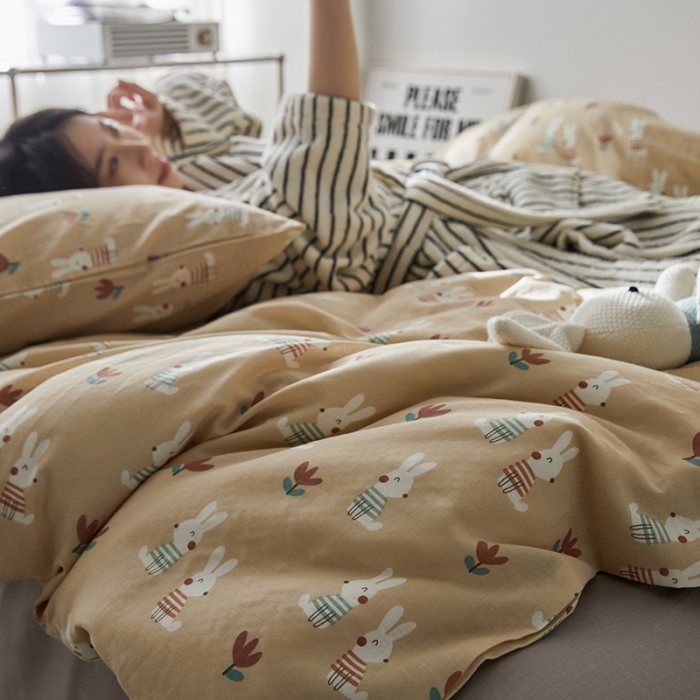 91家纺网 家纺一手货源 找家纺 荣轩家居 2023新款A类全棉双层纱印花四件套 小兔啾咪