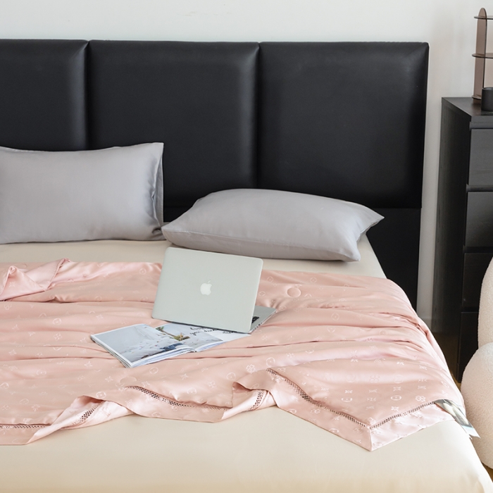 91家纺网 家纺一手货源 找家纺 （总）优姿家纺 2024新品60s莫代尔镂空提花夏被-曼妙