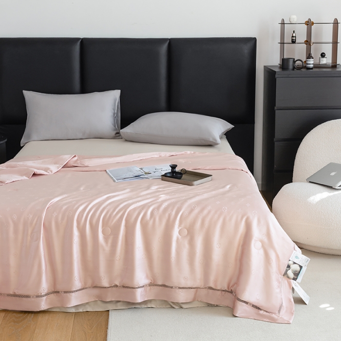 91家纺网 家纺一手货源 找家纺 （总）优姿家纺 2024新品60s莫代尔镂空提花夏被-曼妙