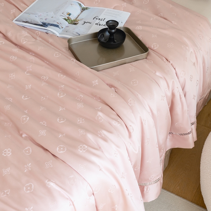 91家纺网 家纺一手货源 找家纺 （总）优姿家纺 2024新品60s莫代尔镂空提花夏被-曼妙