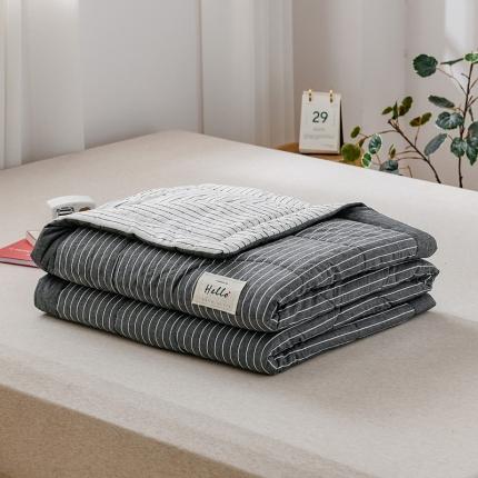 91家纺网 家纺一手货源 找家纺 恋人优选 2023新款A类全棉色织水洗棉夏被 灰白细条双拼