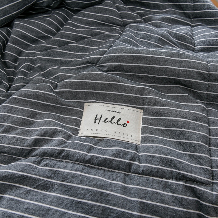 91家纺网 家纺一手货源 找家纺 恋人优选 2023新款A类全棉色织水洗棉夏被 灰白细条双拼