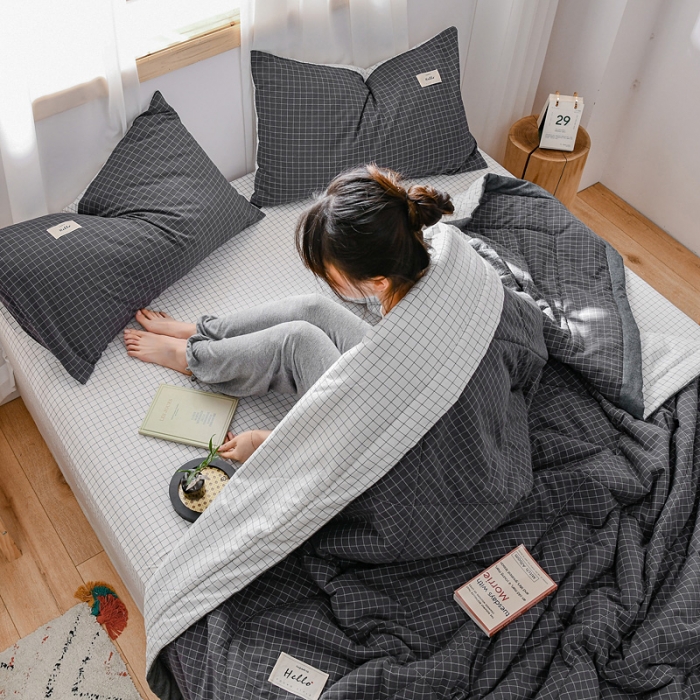 91家纺网 家纺一手货源 找家纺 恋人优选 2023新款A类全棉色织水洗棉夏被 灰白小格双拼