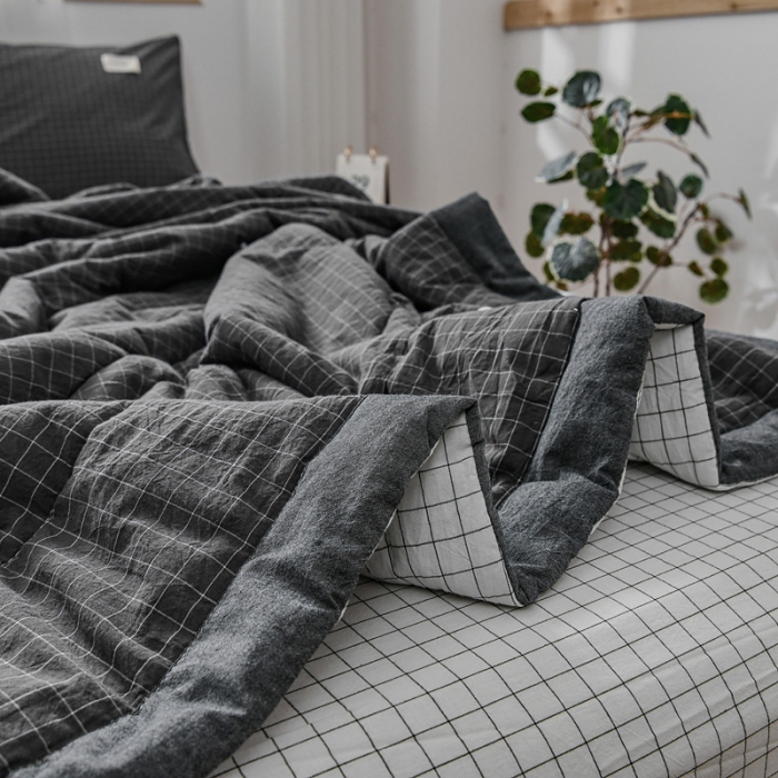 91家纺网 家纺一手货源 找家纺 恋人优选 2023新款A类全棉色织水洗棉夏被 灰白小格双拼