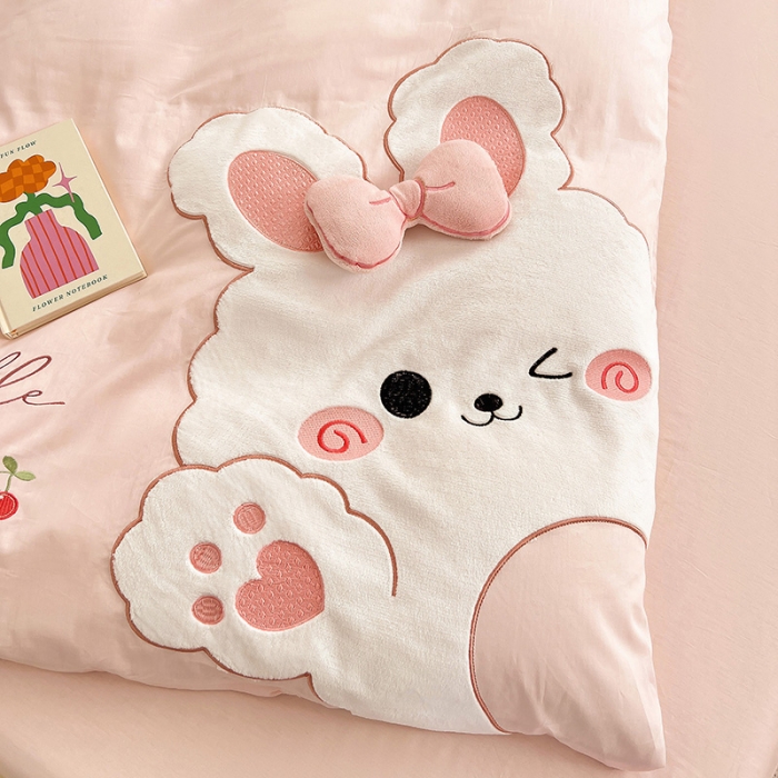 91家纺网 家纺一手货源 找家纺 （总）亲亲公主 2025新款全棉可爱卡通贴布绣三件套四件套-可爱兔