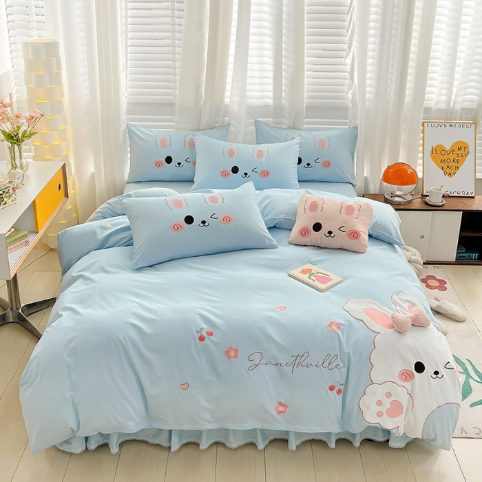 91家纺网 家纺一手货源 找家纺 亲亲公主 2025新款全棉可爱卡通贴布绣四件套-可爱兔-蓝（配蝴蝶结）