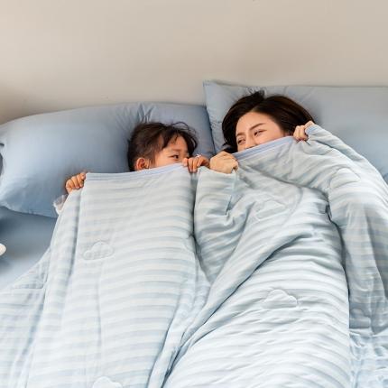 91家纺网 家纺一手货源 找家纺 （总）风向标2023新款亲子风全棉云朵针织条纹夏被