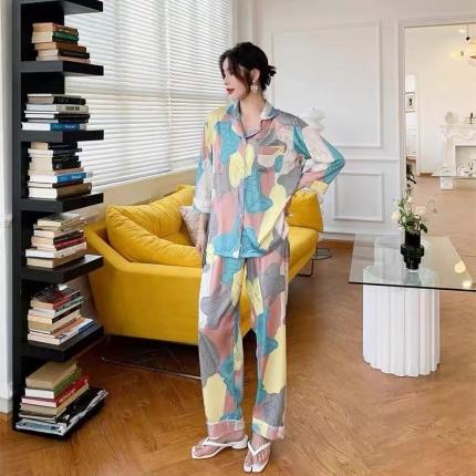 91家纺网 家纺一手货源 找家纺 （总）洛兰沙 2023新款冰丝家居服长袖套装