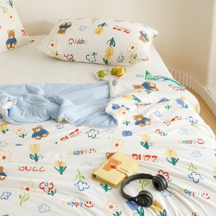 91家纺网 家纺一手货源 找家纺 有货 2023新款元气波点针织大豆被 波点快乐熊