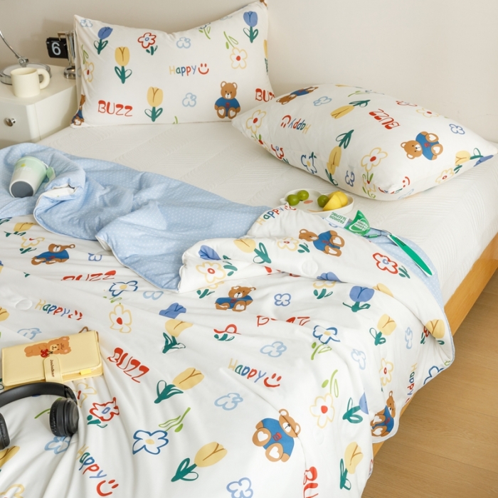 91家纺网 家纺一手货源 找家纺 有货 2023新款元气波点针织大豆被 波点快乐熊