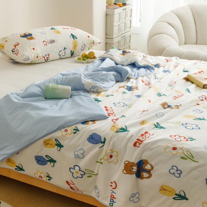 91家纺网 家纺一手货源 找家纺 有货 2023新款元气波点针织大豆被 波点快乐熊