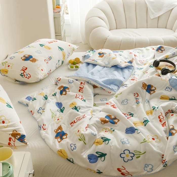 91家纺网 家纺一手货源 找家纺 有货 2023新款元气波点针织大豆被 波点快乐熊