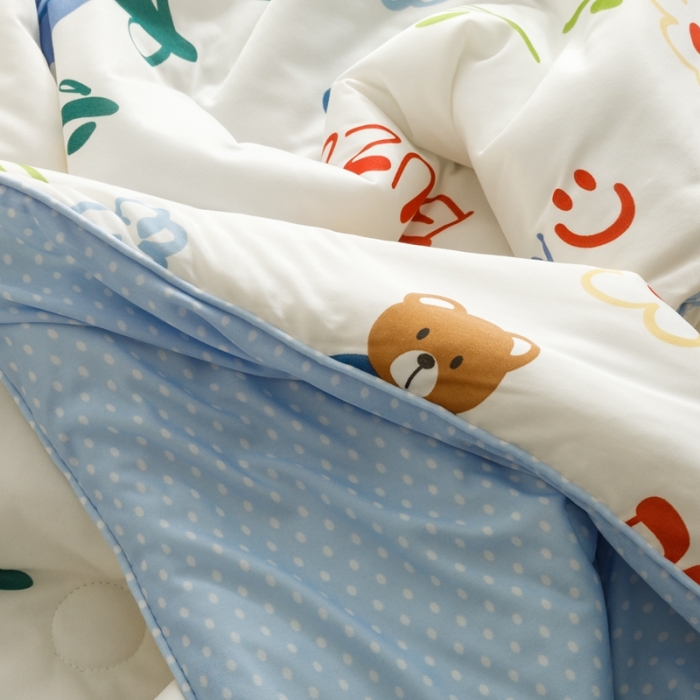 91家纺网 家纺一手货源 找家纺 有货 2023新款元气波点针织大豆被 波点快乐熊