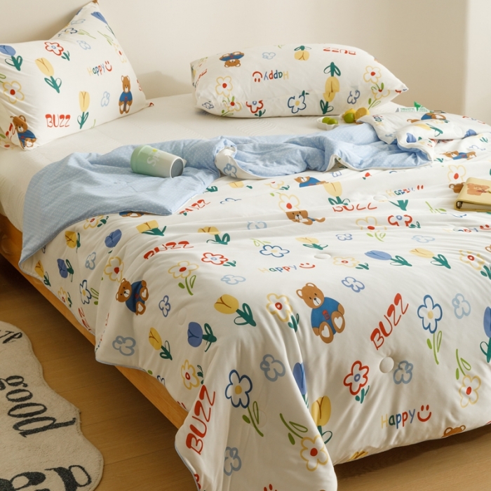 91家纺网 家纺一手货源 找家纺 有货 2023新款元气波点针织大豆被 波点快乐熊