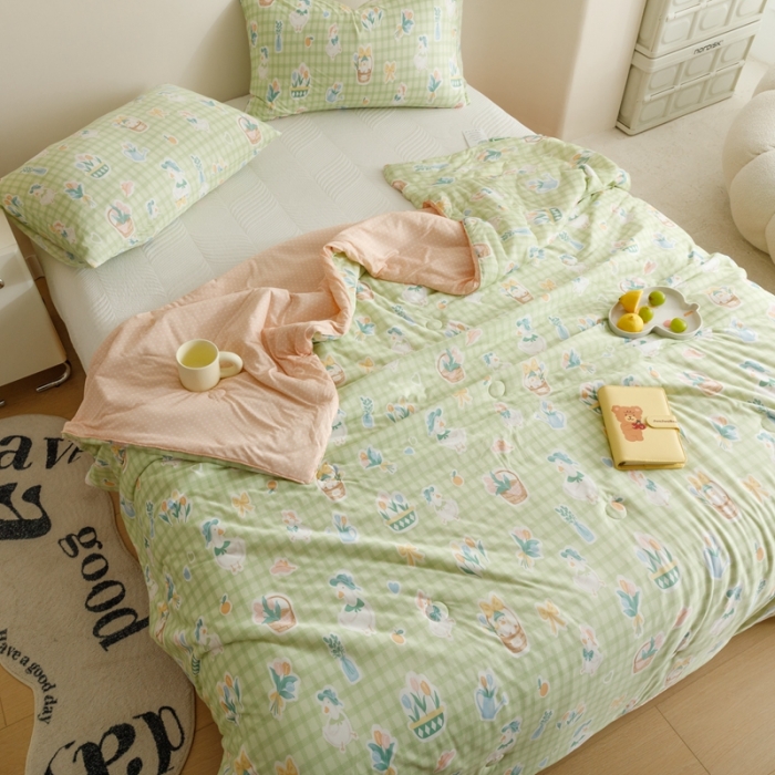 91家纺网 家纺一手货源 找家纺 有货 2023新款元气波点针织大豆被 波点露营鸭