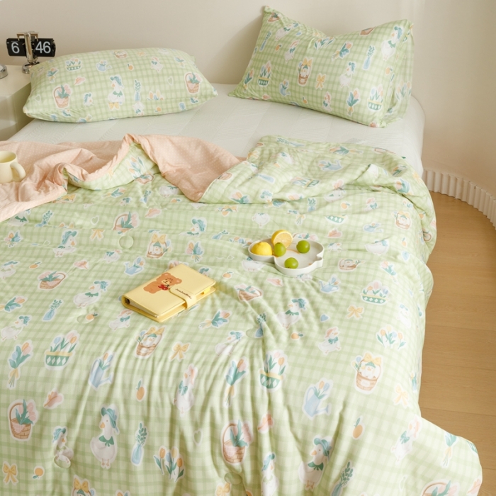 91家纺网 家纺一手货源 找家纺 有货 2023新款元气波点针织大豆被 波点露营鸭