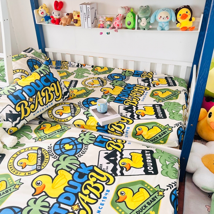 91家纺网 家纺一手货源 找家纺 小虾米 2023新款上下铺小黄鸭系列全棉床笠（可定制） 假日鸭