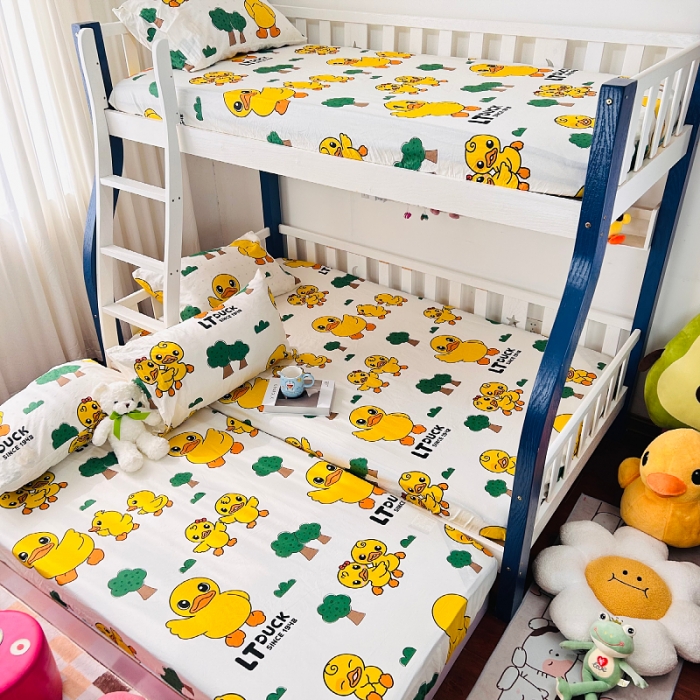 91家纺网 家纺一手货源 找家纺 小虾米 2023新款上下铺小黄鸭系列全棉床笠（可定制） 森林奇遇