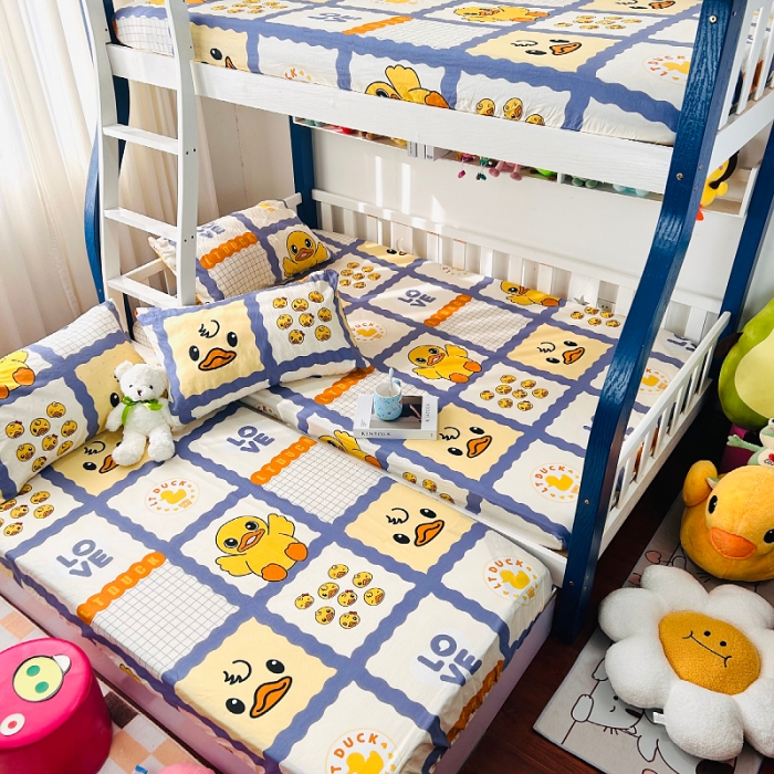 91家纺网 家纺一手货源 找家纺 小虾米 2023新款上下铺小黄鸭系列全棉床笠（可定制） 英伦格调