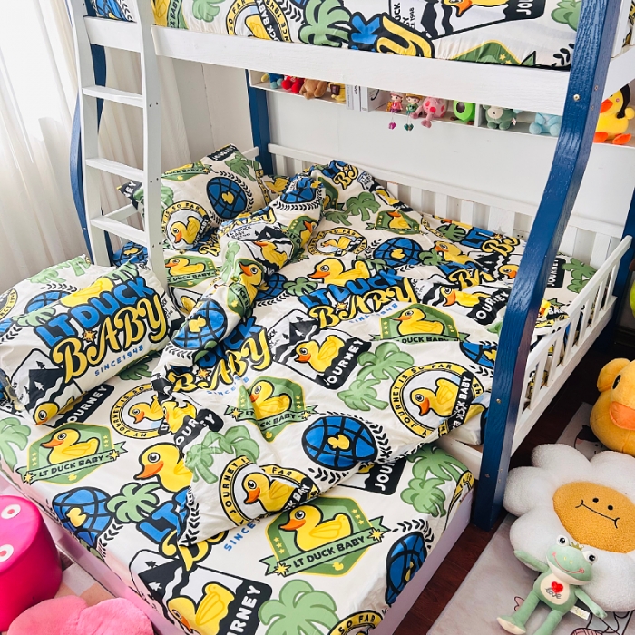 91家纺网 家纺一手货源 找家纺 小虾米 2023新款上下铺小黄鸭系列全棉被套 假日鸭