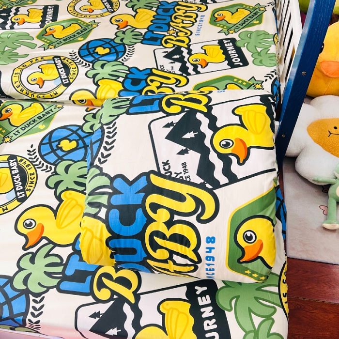 91家纺网 家纺一手货源 找家纺 小虾米 2023新款上下铺小黄鸭系列全棉被套 假日鸭