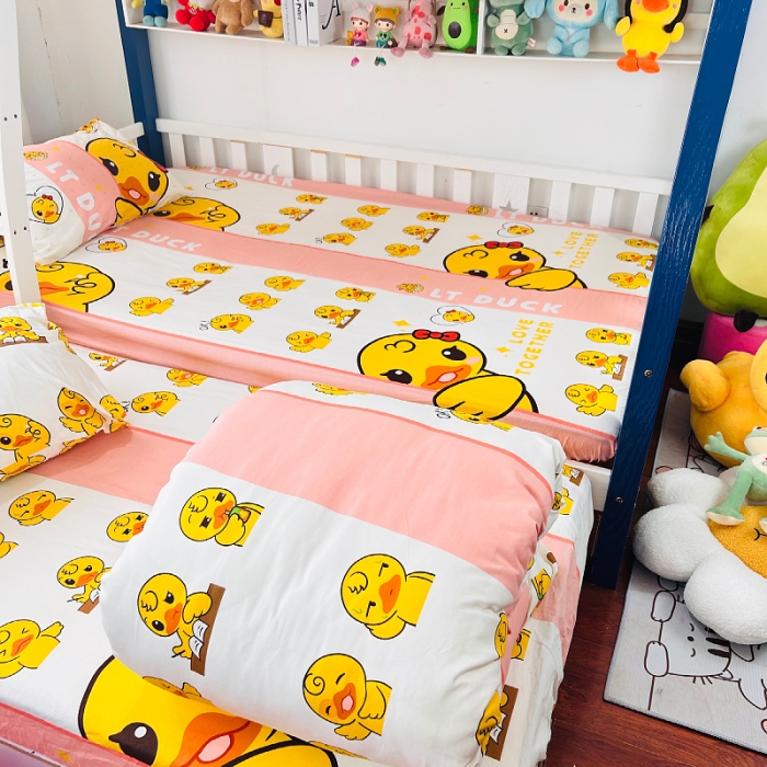 91家纺网 家纺一手货源 找家纺 小虾米 2023新款上下铺小黄鸭系列全棉被套 羞涩鸭