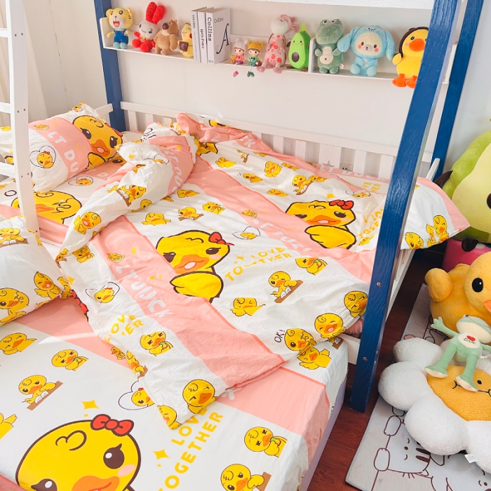 91家纺网 家纺一手货源 找家纺 小虾米 2023新款上下铺小黄鸭系列全棉被套 羞涩鸭