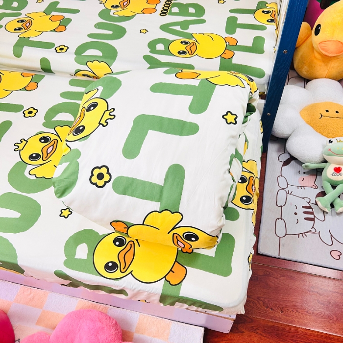 91家纺网 家纺一手货源 找家纺 小虾米 2023新款上下铺小黄鸭系列全棉被套 字母鸭