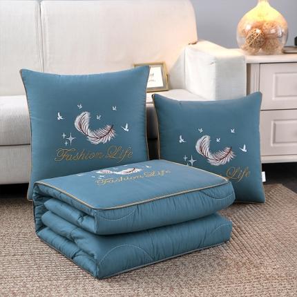91家纺网 家纺一手货源 找家纺 照世2023新款13372全棉简约羽毛系列抱枕被 蓝色