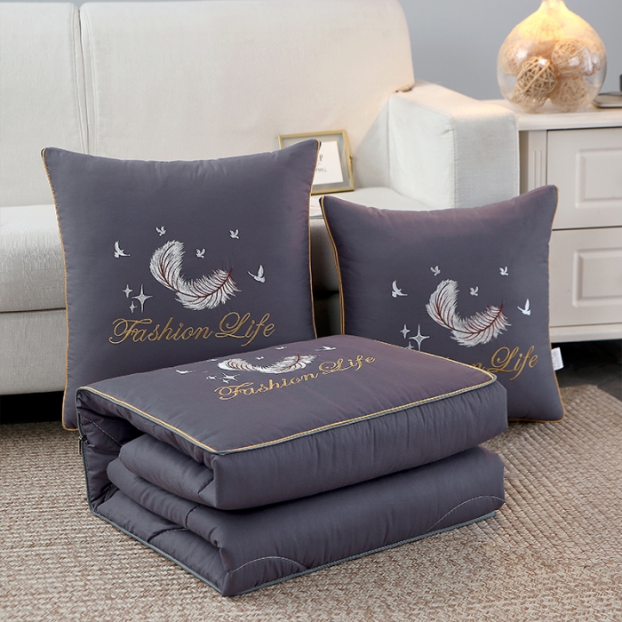 91家纺网 家纺一手货源 找家纺 照世2023新款13372全棉简约羽毛系列抱枕被 深灰