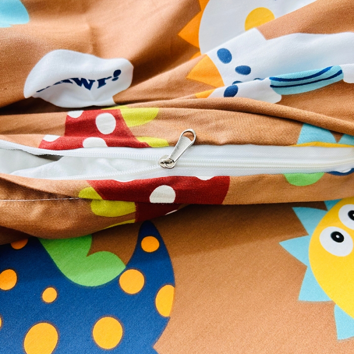 91家纺网 家纺一手货源 找家纺 小虾米 2023新款卡通系列全棉被套 恐龙日记咖