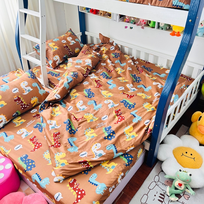 91家纺网 家纺一手货源 找家纺 小虾米 2023新款卡通系列全棉被套 恐龙日记咖