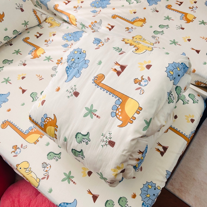 91家纺网 家纺一手货源 找家纺 小虾米 2023新款卡通系列全棉被套 恐龙仔仔