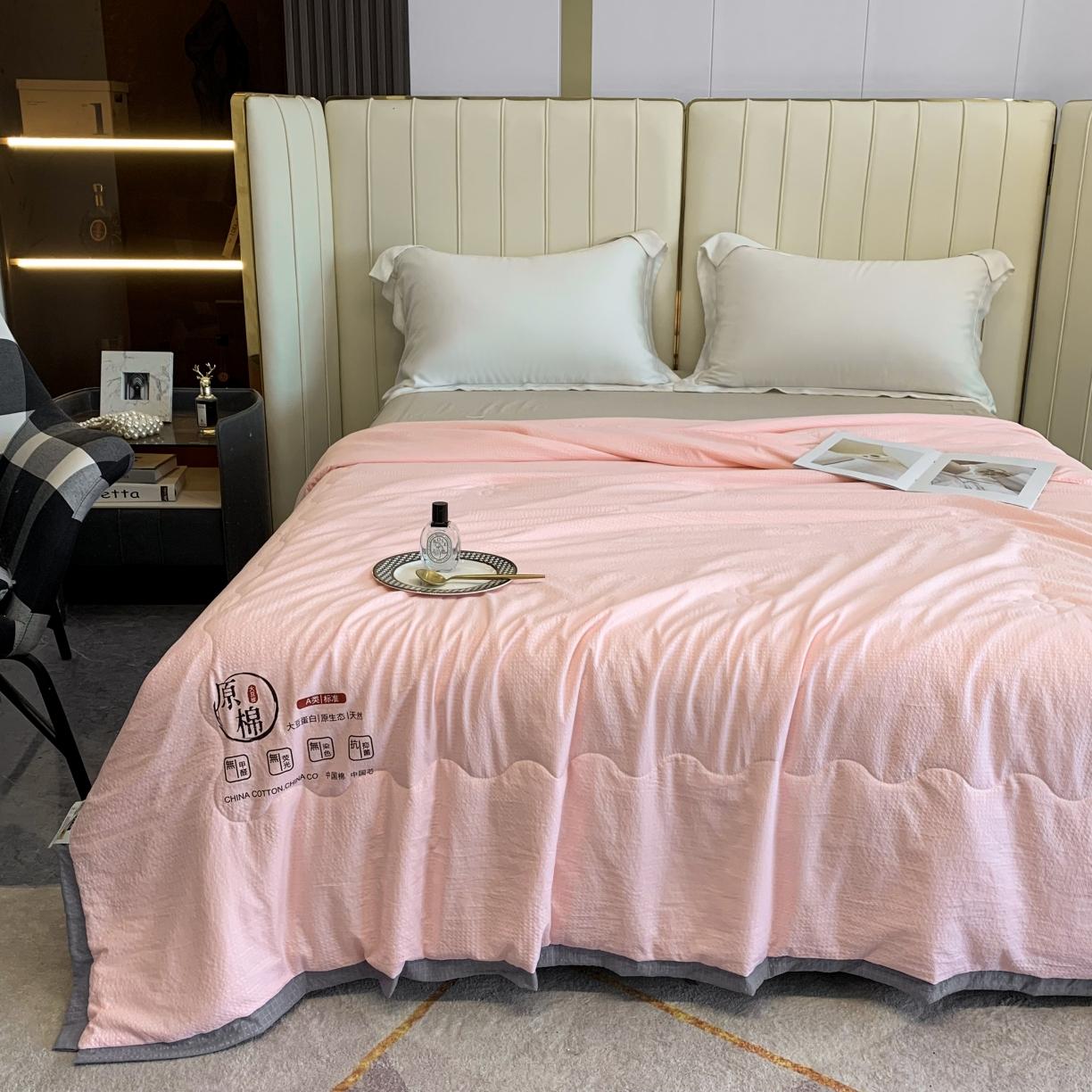 91家纺网 家纺一手货源 找家纺 爱宝 2025新款泡泡纱夏被 泡泡纱-粉色
